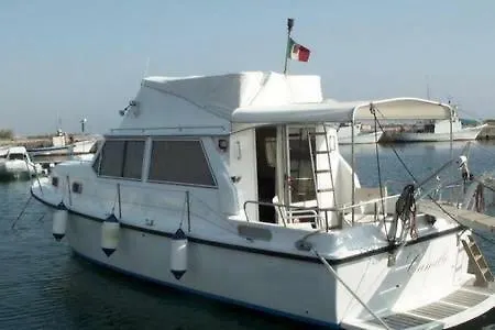 Boat & Breakfast Aldebaran Hotel na wodzie *